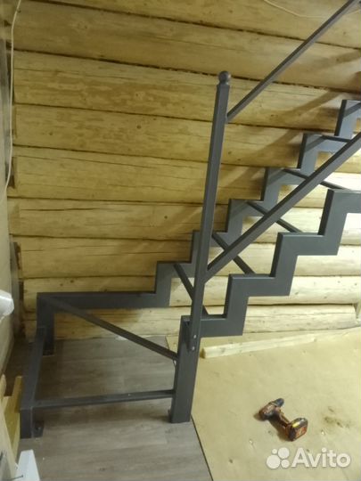 Бюджетные металлические каркасы лестниц