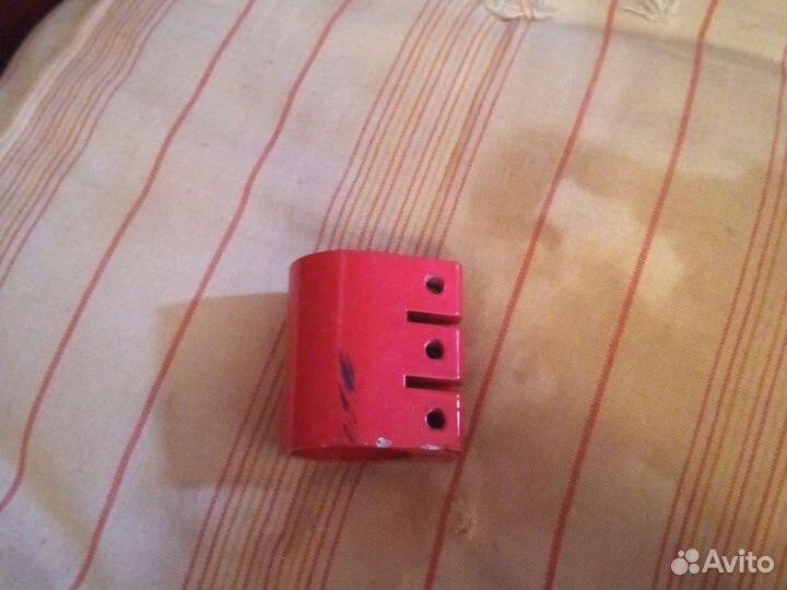 Зажим для трюкового самоката