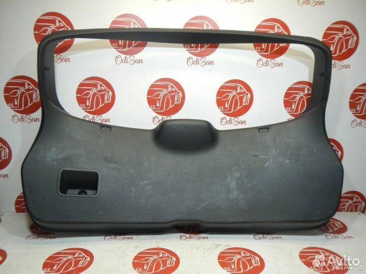 Обшивка крышки багажника Nissan Qashqai J10 HR16DE