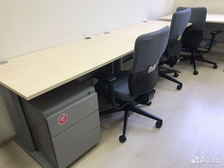 Компьютерные столы 120х70, кресла Steelcase