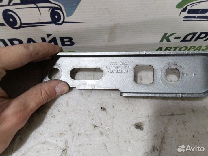 Петля капота левая Audi Q7 легковой универсал 4