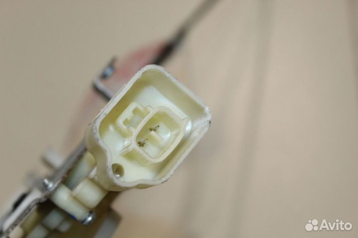 Замок двери передней левой Isuzu D-Max 2005-2012