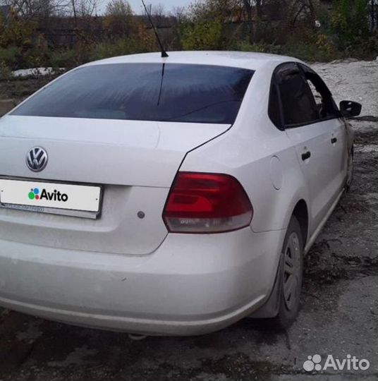 Volkswagen Polo V Щит опорный задний правый