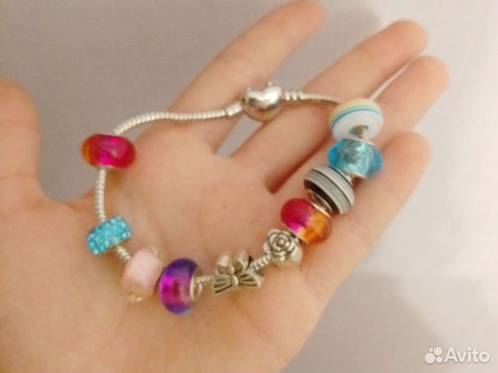 Браслет из шарм