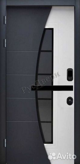 Входная дверь с горизонтальной ручкой