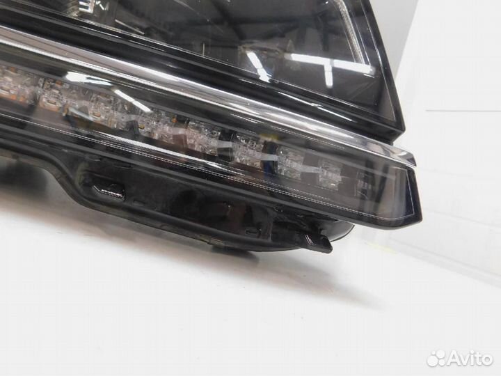 Фара правая Volkswagen Tiguan