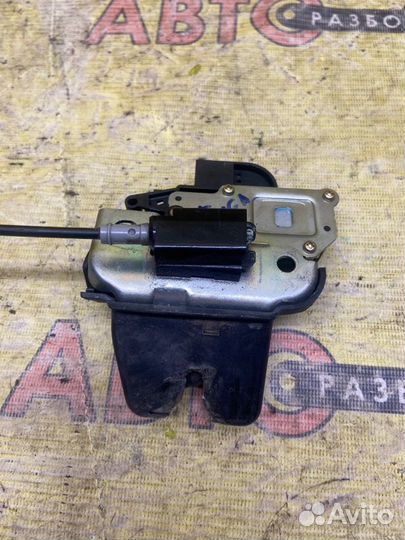 Замок багажника Nissan Fuga Y50 VQ35DE 2007