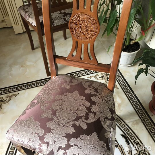 Стол со стульями