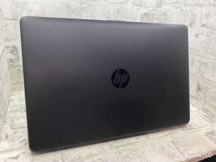 Ноутбук HP 15-RB040UR