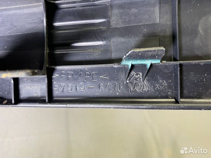 Внутренняя накладка правого дверного проема LC 200