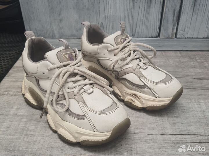 Кроссовки женские