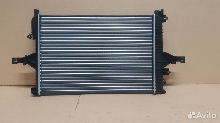 Volvo S60 S80 XC70 1999- радиатор охлаждения