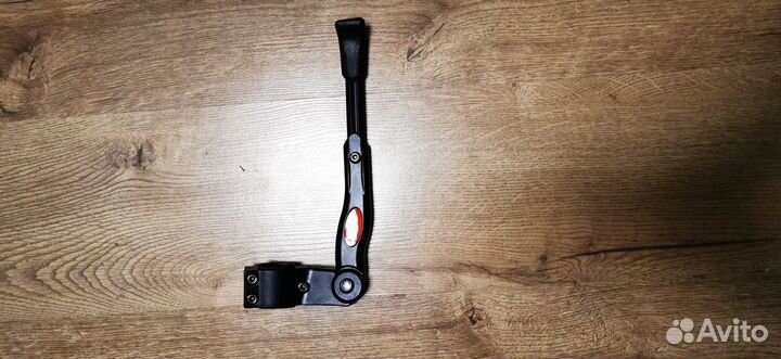 Металлическая подножка для велосипеда