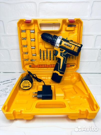 Шуруповерт новый DeWalt 18V с кейсом и набором