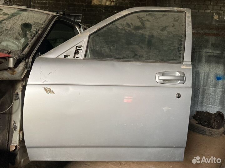 Передняя левая дверь лада приора