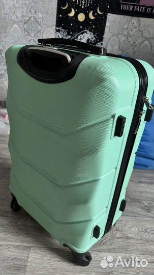 Чемодан на колесах L