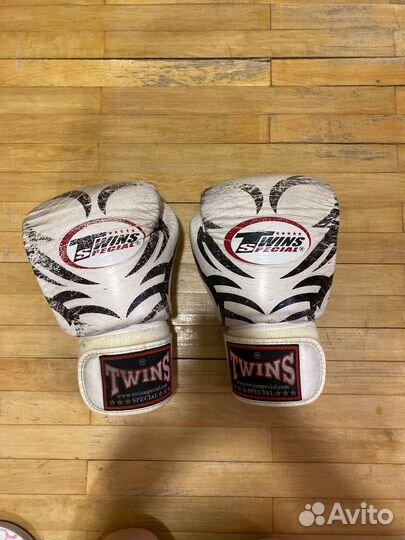 Боксерские перчатки 16 oz