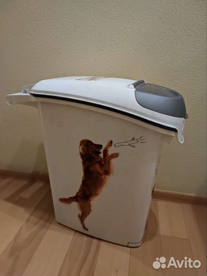 Контейнер для сухого корма собак