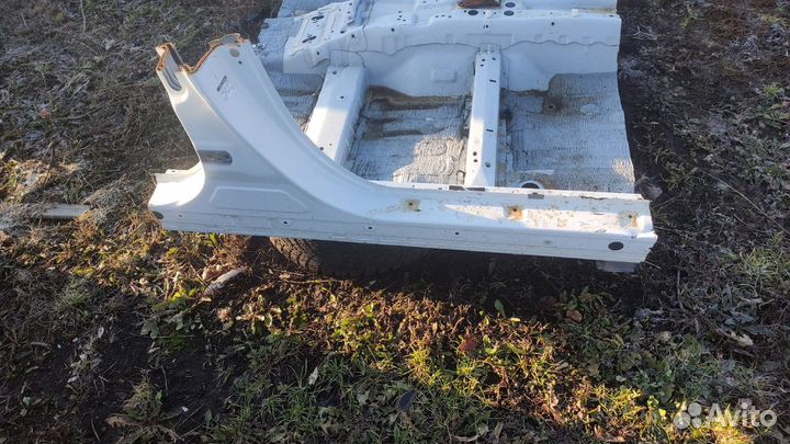 Порог правый Toyota Camry 40