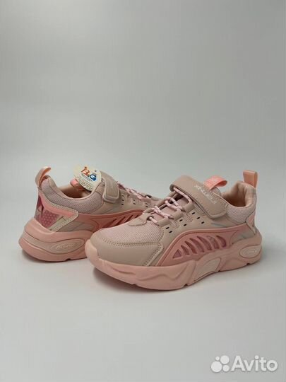 Кроссовки новые женские