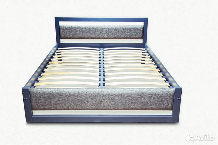 Кровать из массива с мягкими спинками