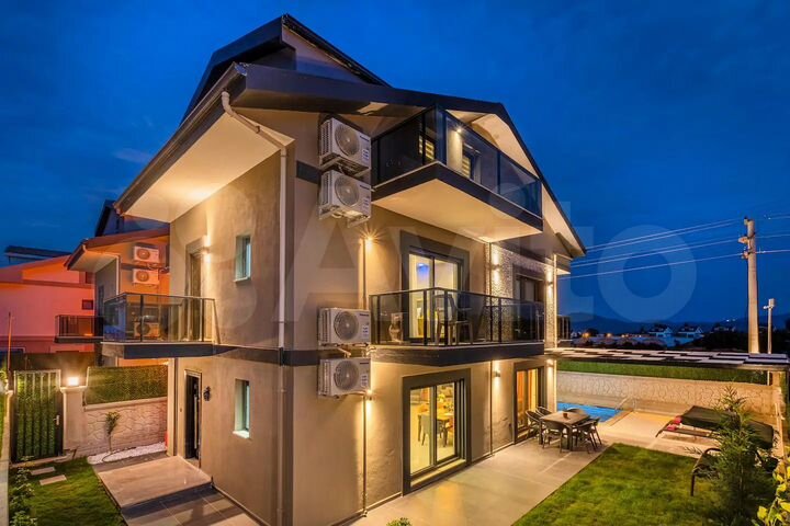 Дом 298 м² на участке 15 сот.