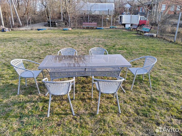 Обеденная группа из ротанга