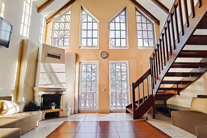 Коттедж 220 м² на участке 10 сот.