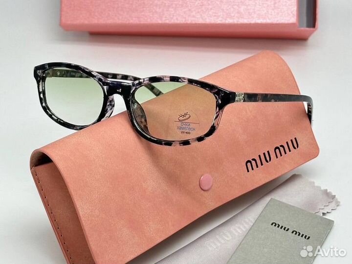 Солнцезащитные очки miu miu