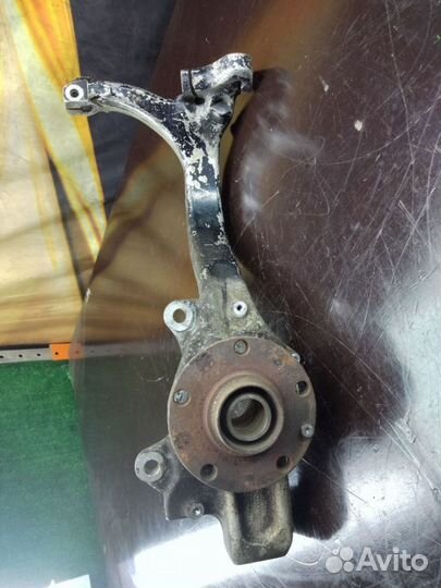 Кулак передний цапфа правая Audi A4 B6 B7 8E 2725