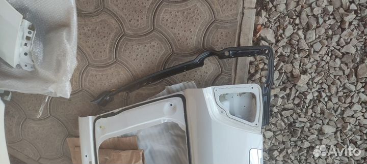 Toyota land cruiser 200 дат.полож крышки багажника