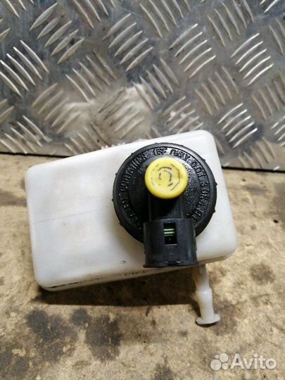 Бачок для тормозной жидкости LADA Largus LB K7M