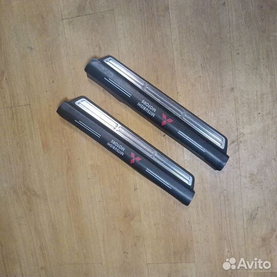 Накладки на пороги mitsubishi outlander 1