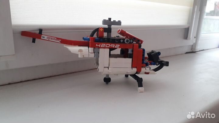 Вертолет спасательный Lego Technic 42092