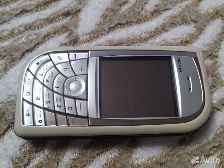 В продаже Nokia 7610