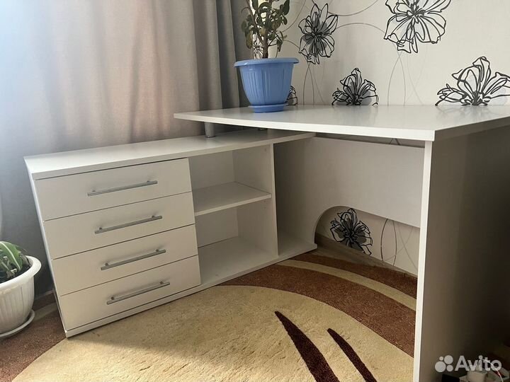 Компьютерный стол белый \ торг