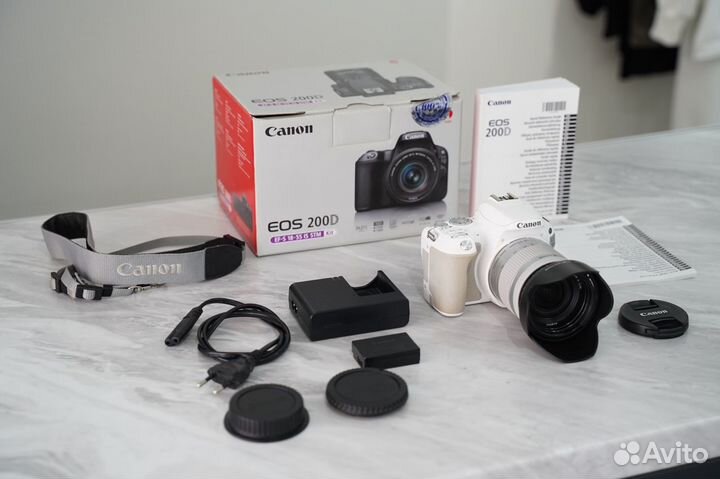 Canon EOS 200D Kit EF-S 18-55mm f/3.5-5.6 IS STM