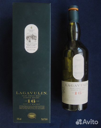 Бутылки от коньяка и виски с коробками