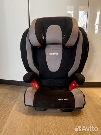 Детское автокресло 9-36 кг Recaro Monza Nova 2