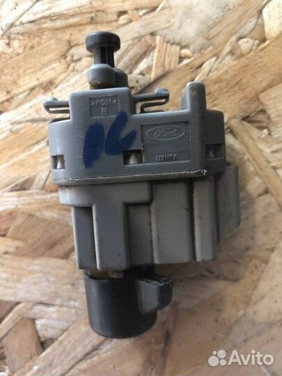 Датчик включения стопсигнала Ford Focus