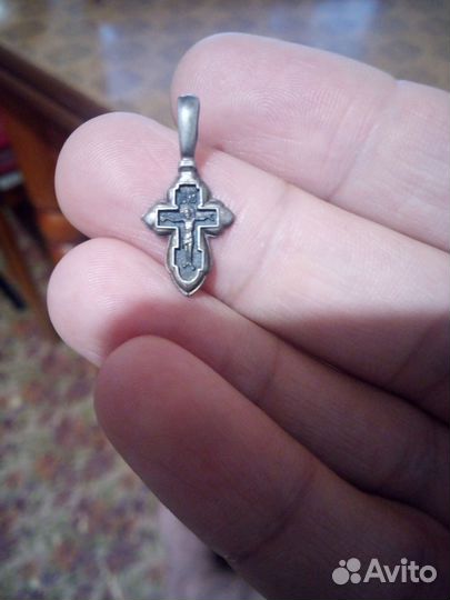 Серебряный крестик