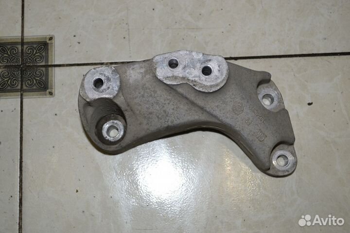 Кронштейн МКПП левый Шевроле Круз