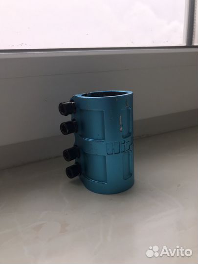 Зажим для трюкового самоката