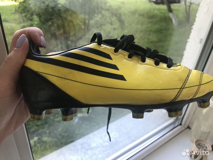 Детские футбольные бутсы
