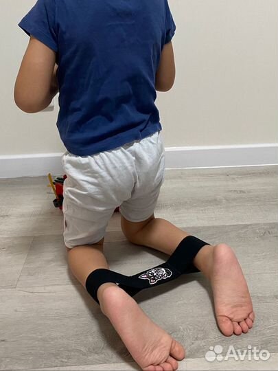 Манжета против позы W для детей с дцп