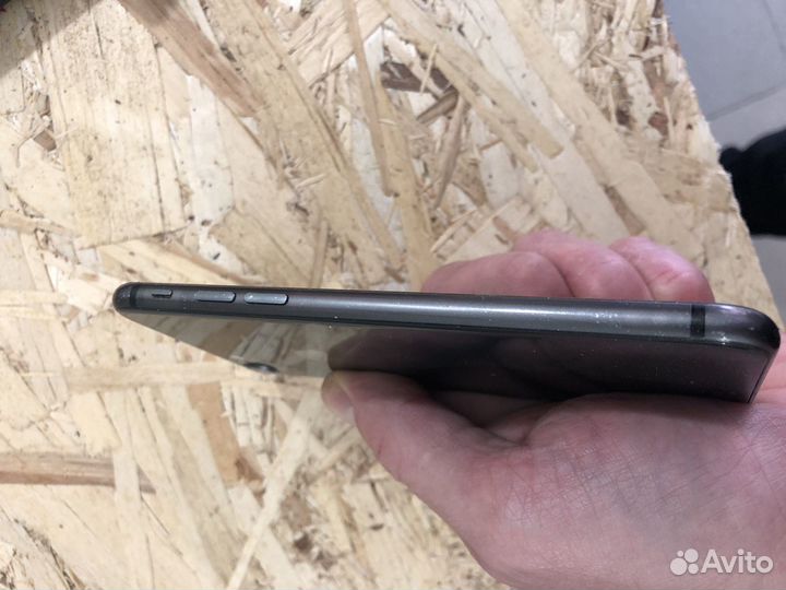 iPhone 8, 64 ГБ