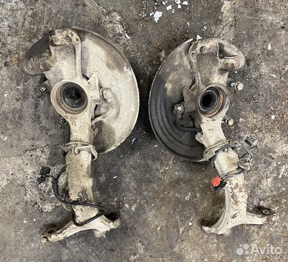 Кулак передний поворотный левый правый пассат б5