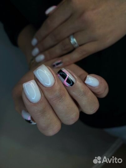 Модель на маникюр с покрытием гель лак
