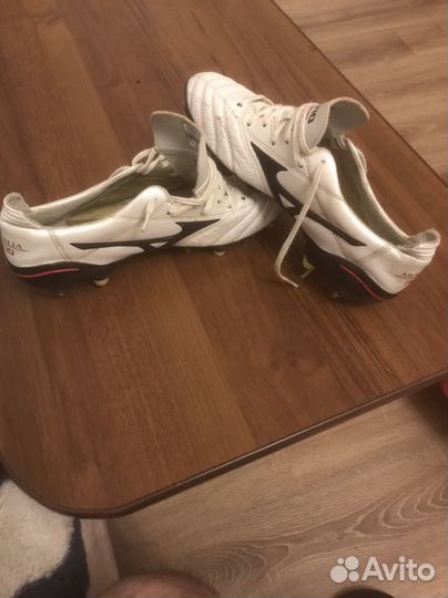 Футбольные бутсы мизуно