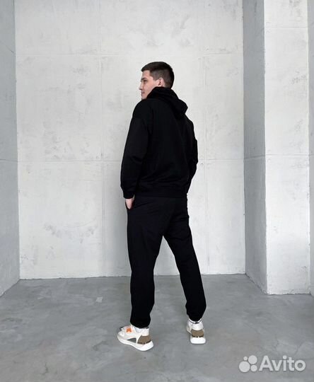 Классический спортивный костюм